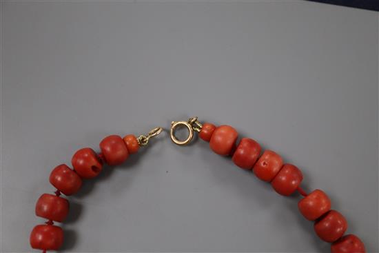 A single strand coral bead necklace, with gilt metal clasp, 47cm, gross weight 64 grams.